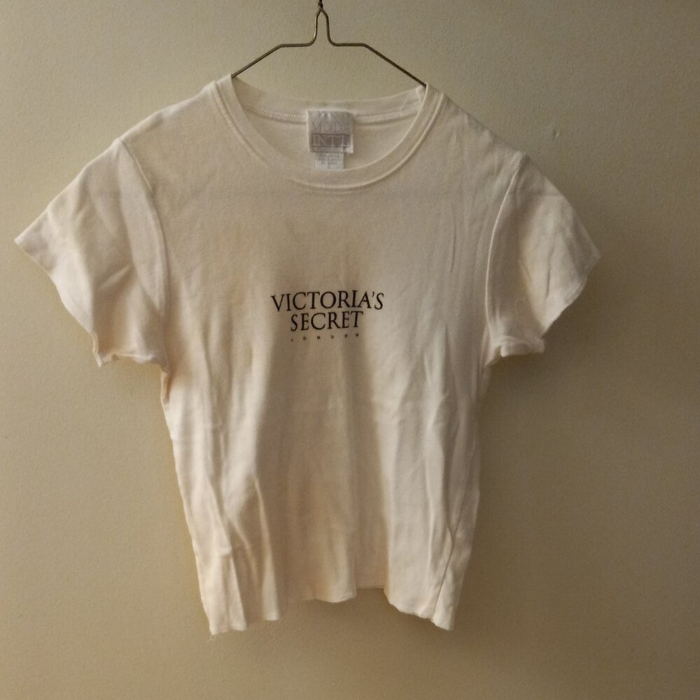 VICTORIA'S SECRET WHTE T-SHIRT